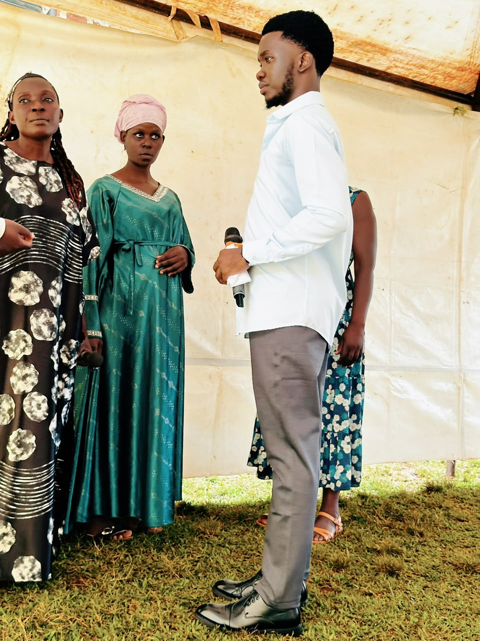 Prophet Abbey ministering to the congregation